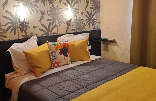 Villalbe Hotel | Convenient Hôtel L'Etoile - Airport Access with Breakfast