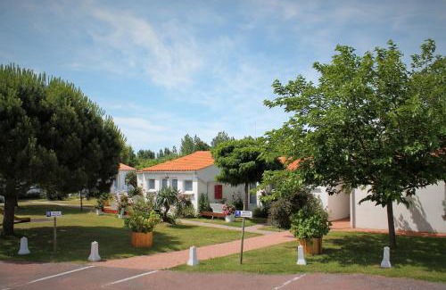 Saint-Georges-d'Oleron Hotel | Discover Hôtel L'Hermitage: Oceanfront Retreat Awaits