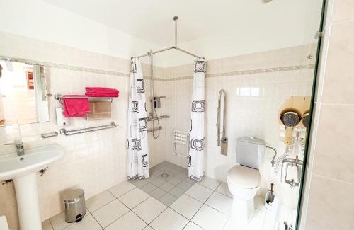 Saint-Georges-d'Oleron Hotel | Discover Hôtel L'Hermitage: Oceanfront Retreat Awaits