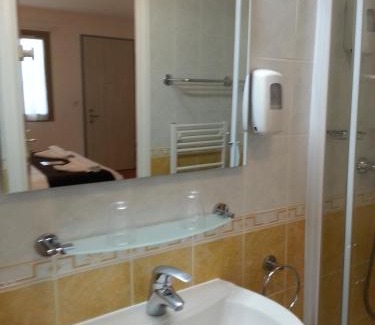 Arromanches-les-Bains Hotel | Discover Hôtel L'ideal le Mountbatten: Family-Friendly Stay