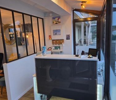 Arromanches-les-Bains Hotel | Discover Hôtel L'ideal le Mountbatten: Family-Friendly Stay