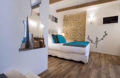 Grignan Hotel | Explore Hôtel L'instant Sévigné with Spa & Family Amenities