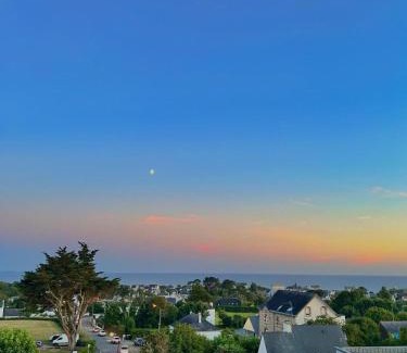 Clohars-Carnoet Hotel | Explore Hôtel L'Orée des plages with Ocean Views & Breakfast