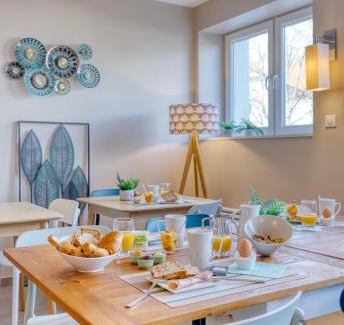 Clohars-Carnoet Hotel | Explore Hôtel L'Orée des plages with Ocean Views & Breakfast