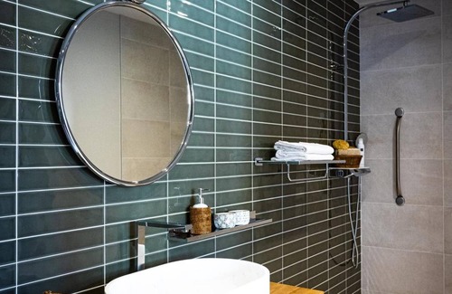 Savigny-les-Beaune Hotel | Discover Hôtel L'Ouvrée: Spa, Dining & Top-Rated Service