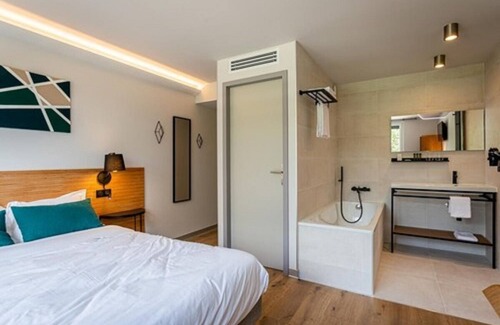 Savigny-les-Beaune Hotel | Discover Hôtel L'Ouvrée: Spa, Dining & Top-Rated Service