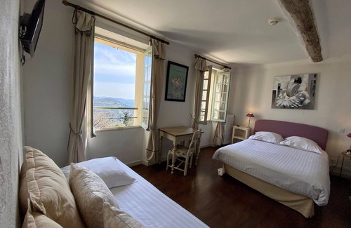Grasse Hotel | Experience Comfort at Hôtel La Bellaudière: 8.8/10 Rating