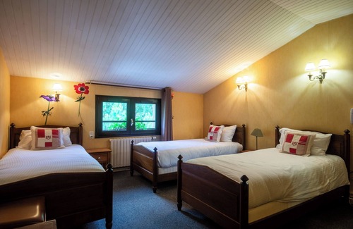 Cuq-Toulza Hotel | Inviting Hôtel La Bombardière with Pool and Restaurant