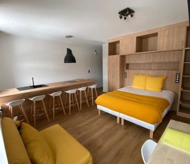 Jassat Hotel | Relax at Hôtel-restaurant La bonne hôtesse with Ocean Views