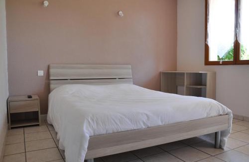 Clarac Hotel | Pet-Friendly Hôtel Restaurant La Casera with Great Amenities