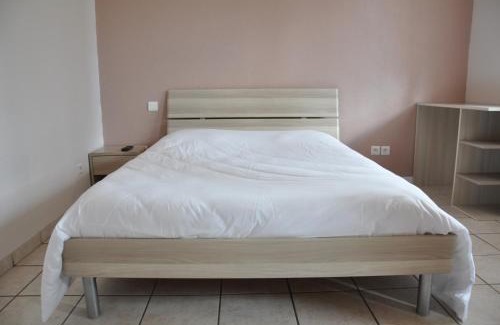 Clarac Hotel | Pet-Friendly Hôtel Restaurant La Casera with Great Amenities