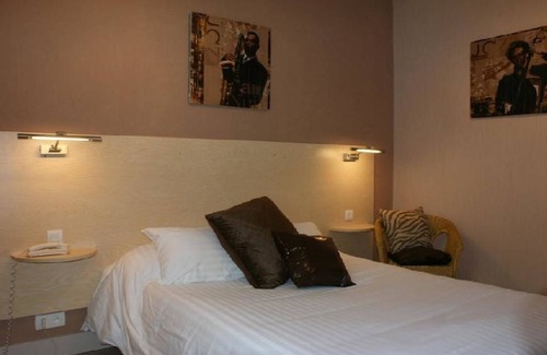 Mayenne Hotel | Experience Comfort at Hôtel la Croix Couverte with Breakfast