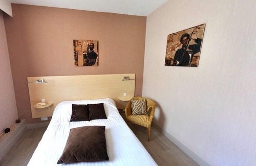 Mayenne Hotel | Experience Comfort at Hôtel la Croix Couverte with Breakfast