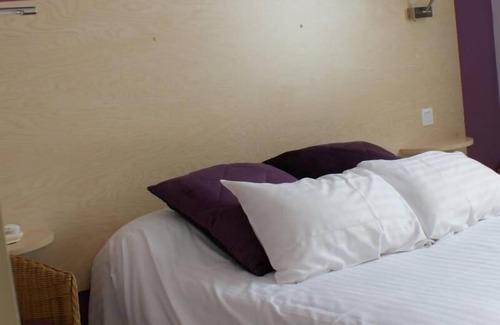Mayenne Hotel | Experience Comfort at Hôtel la Croix Couverte with Breakfast