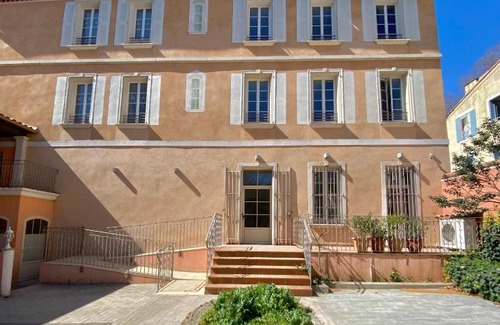 Cotignac Hotel | Family-Friendly Hôtel La Falaise with Great Guest Reviews