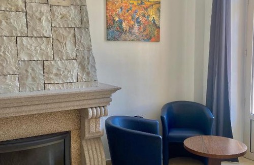 Cotignac Hotel | Family-Friendly Hôtel La Falaise with Great Guest Reviews