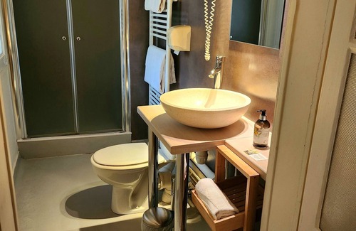 Rochefort Hotel | Comfortable Hôtel La Fayette: Family-Friendly with Breakfast