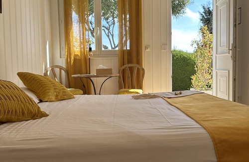Villefranche-sur-Mer Hotel | Discover Hôtel La Fiancée Du Pirate: Family-Friendly Oasis