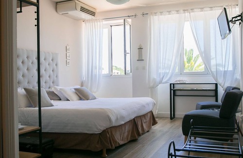 Villefranche-sur-Mer Hotel | Discover Hôtel La Fiancée Du Pirate: Family-Friendly Oasis