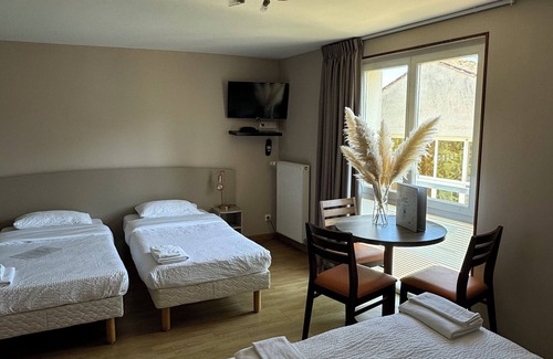 Cordes-sur-Ciel Hotel | Relax at Hôtel La Métairie with Pool, Spa & Family Amenities