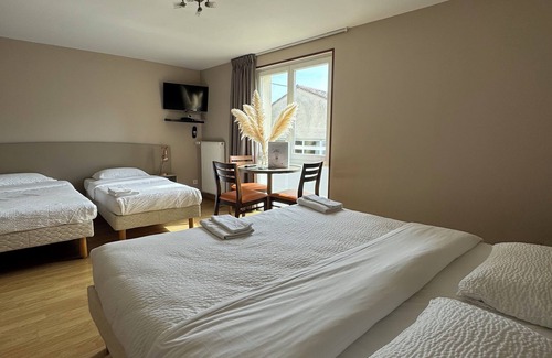 Cordes-sur-Ciel Hotel | Relax at Hôtel La Métairie with Pool, Spa & Family Amenities