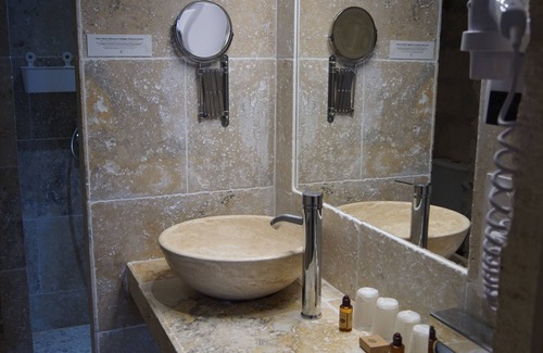 Arles City Centre Hotel | Top-Rated Hôtel La Muette with Spa and Family Amenities