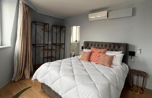 Quartier Saint-Gery - Sint-Gorikswijk Hotel | Pet-Friendly Hôtel La Pièce with Great Amenities & 8.1 Rating