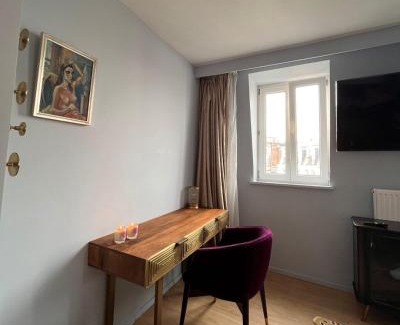 Quartier Saint-Gery - Sint-Gorikswijk Hotel | Pet-Friendly Hôtel La Pièce with Great Amenities & 8.1 Rating