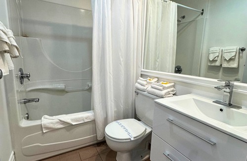Mauricie Hotel | Eco-Friendly Hôtel La porte de la Mauricie with Breakfast