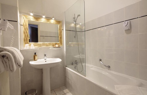 Cite Hotel | Guest Rated Hôtel La Résidence with Pet-Friendly Amenities