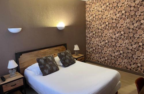 Les Rousses Hotel | Pet-Friendly Hôtel La Redoute with Family Dining Options