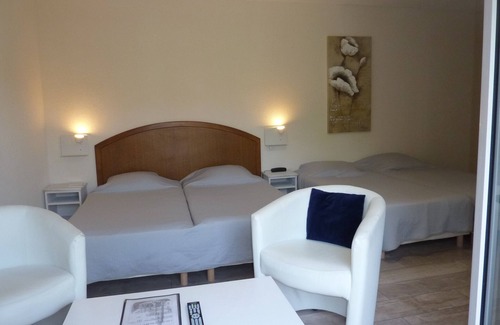 Saint-Pere Hotel | Discover Hôtel La Renommée: Guest Rated 8.4/10 & Breakfast