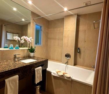Yvoire Hotel | Elegant Hôtel Le Jules Verne with Oceanfront Views