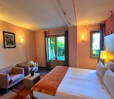 Yvoire Hotel | Elegant Hôtel Le Jules Verne with Oceanfront Views