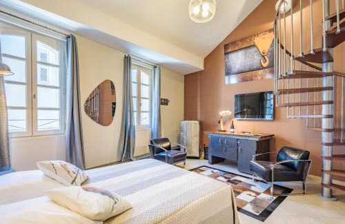 Villeneuve-les-Avignon Hotel | Elegant Hôtel La Suite: Pool, Breakfast & Family-Friendly