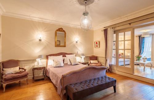 Villeneuve-les-Avignon Hotel | Elegant Hôtel La Suite: Pool, Breakfast & Family-Friendly