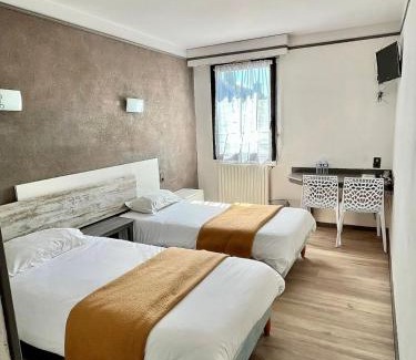 Mayenne Hotel | Pet-Friendly Hôtel La Tour des Anglais with High Guest Ratings