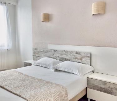 Mayenne Hotel | Pet-Friendly Hôtel La Tour des Anglais with High Guest Ratings