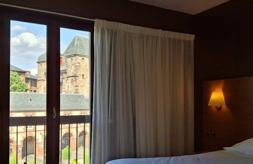 Rodez Hotel | Discover Hôtel La Tour Maje: Family-Friendly Comfort Awaits