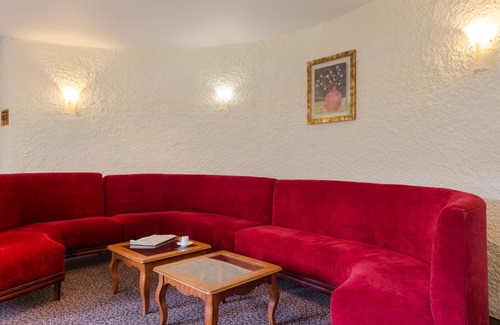 Rodez Hotel | Discover Hôtel La Tour Maje: Family-Friendly Comfort Awaits