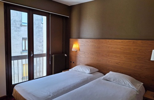 Rodez Hotel | Discover Hôtel La Tour Maje: Family-Friendly Comfort Awaits