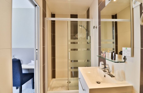 Carry-le-Rouet Hotel | Discover Hôtel la Tuilière: Family-Friendly with Pool & Dining