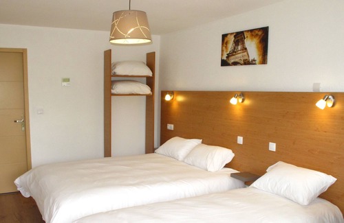 Coulounieix-Chamiers Hotel | Discover Hôtel le 15: Eco-Friendly Retreat with Dining