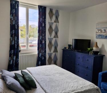 Port-en-Bessin-Huppain Bed & Breakfast | Discover HÔTEL Le 6 3 Home in Beautiful PORT EN BESSIN