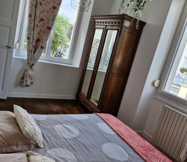 Port-en-Bessin-Huppain Bed & Breakfast | Discover HÔTEL Le 6 3 Home in Beautiful PORT EN BESSIN