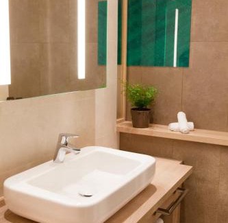 Arcachon Hotel | Oceanfront Hôtel Le B d'Arcachon: Pet Friendly & Rated 8.6