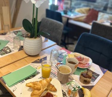 Bayeux Hotel | Pet-Friendly Hôtel Le Bayeux with Stunning Ocean Views