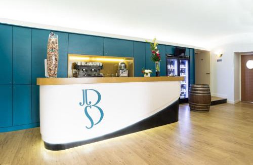Les Roches-de-Condrieu Hotel | Discover Hôtel Le Bellevue: Pet-Friendly & Family-Friendly Retreat