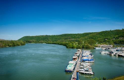 Les Roches-de-Condrieu Hotel | Discover Hôtel Le Bellevue: Pet-Friendly & Family-Friendly Retreat