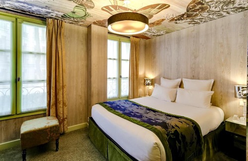 Quartier des Invalides Hotel | Chic Hôtel Le Bellechasse Saint-Germain: Pet-Friendly Escape
